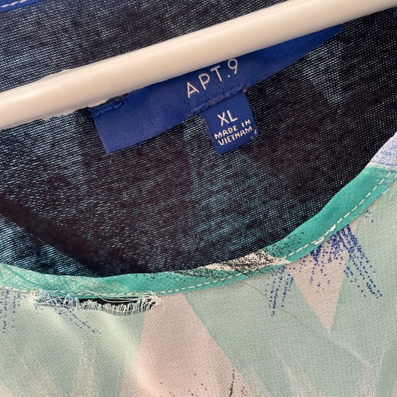 Women’s top - Picture 2 of 2